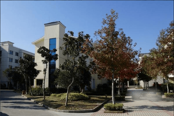 2025上海护理院新选择：香树湾物联网健康监测康复设备齐全户外设施益身心医养娱一体化护理(图7)